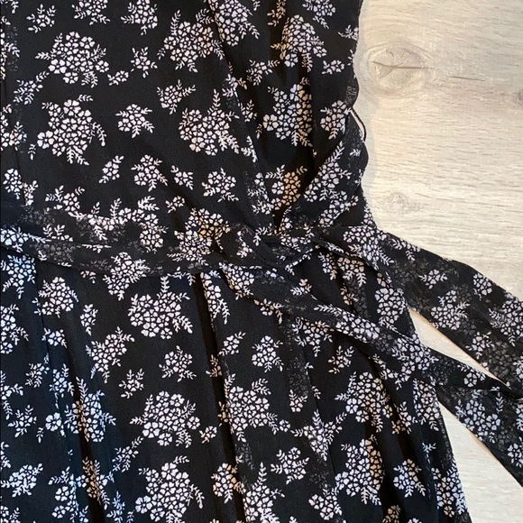 Michael Kors Belted Dress - Picture 4 of 6